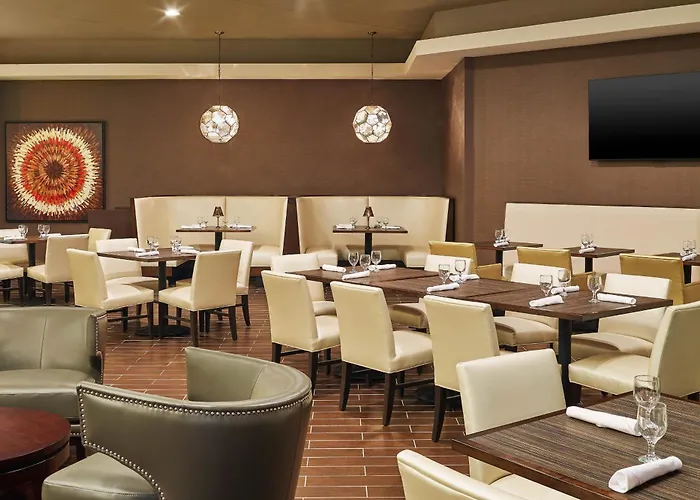 Sheraton Naperville Hotel 3*
