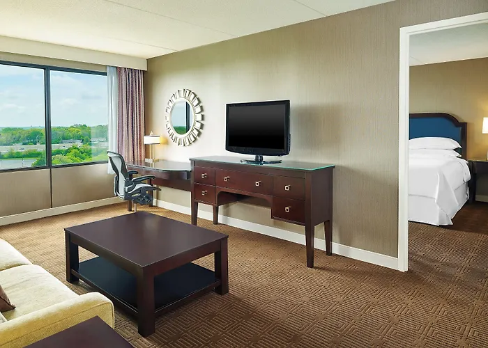 Sheraton Naperville 3*